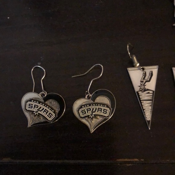 San Antonio Spurs earrings and medal - Picture 2 of 4